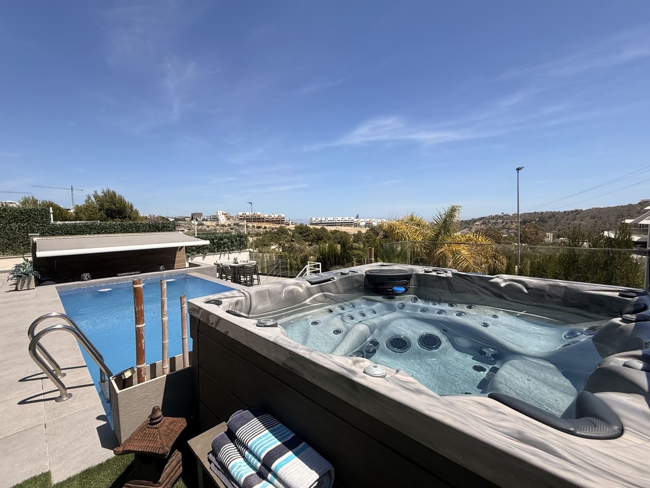 3 bedroom Villa for sale in Finestrat with pool - € 849,000 (Ref: 9854648)