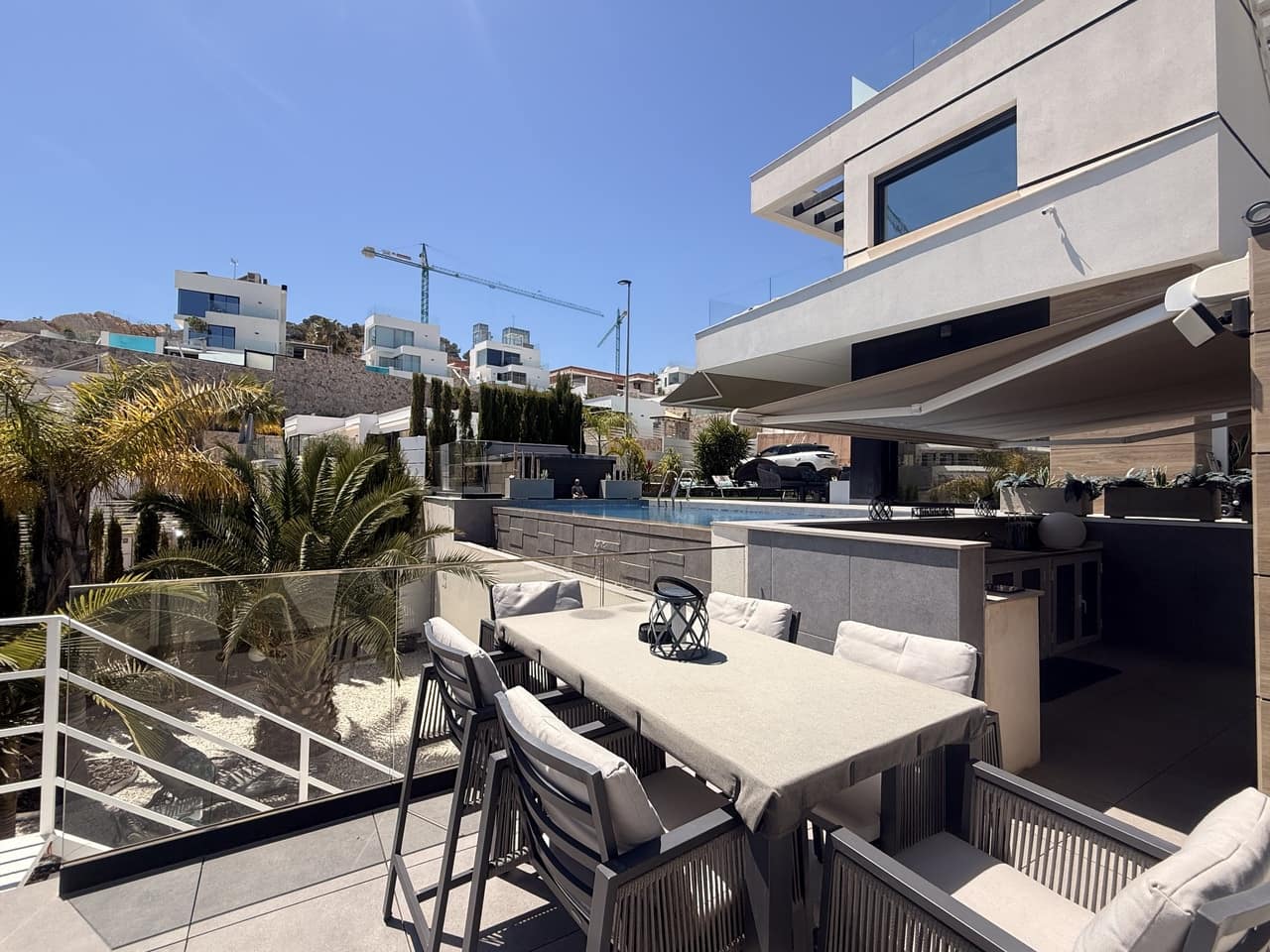 3 bedroom Villa for sale in Finestrat with pool - € 849,000 (Ref: 9854648)