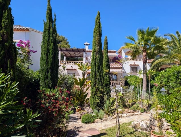 3 soverom Villa til salgs i Moraira, Teulada-Moraira med svømmebasseng garasje - € 525 000 (Ref: 9860247)