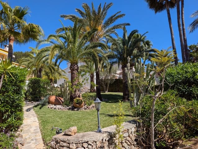 3 soverom Villa til salgs i Moraira, Teulada-Moraira med svømmebasseng garasje - € 525 000 (Ref: 9860247)