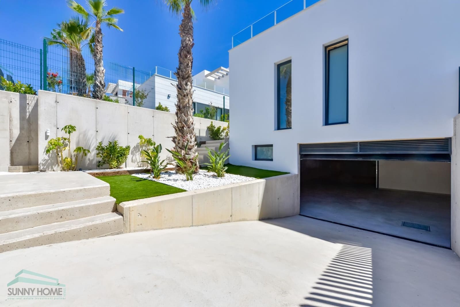 3 bedroom Villa for sale in Finestrat with garage - € 790,000 (Ref: 9879205)