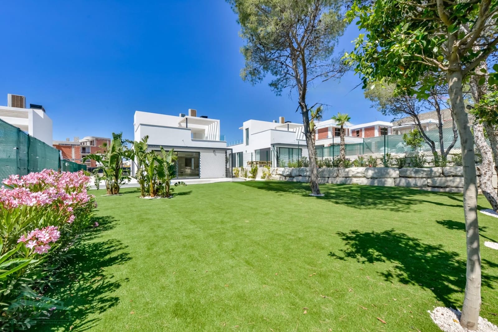 3 bedroom Villa for sale in Finestrat with garage - € 790,000 (Ref: 9879205)