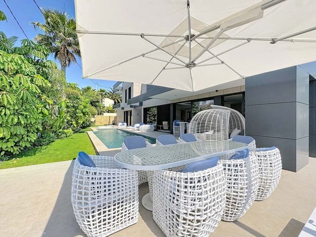 4 soveværelse Villa til salg i Calpe / Calp med swimmingpool garage - € 2.290.000 (Ref: 9918640)
