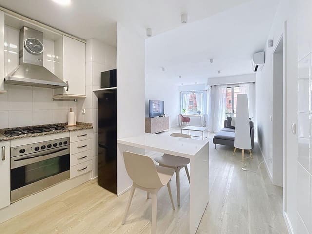 2 soverom Leilighet til leie i Sitges - € 2 200 (Ref: 9778483)