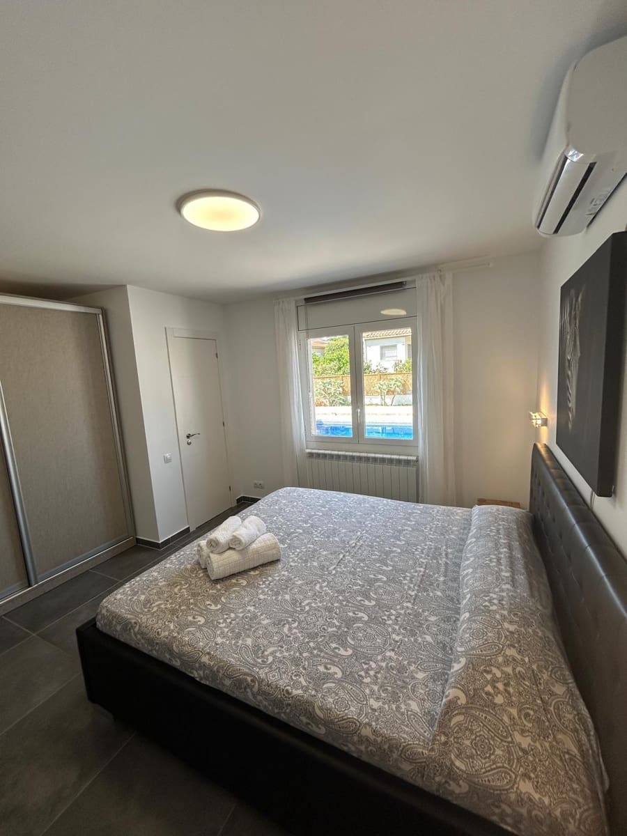 4 makuuhuone Huvila myytävänä paikassa Calafell mukana uima-altaan 
autotalli - 536 000 € (Ref: 9778494)