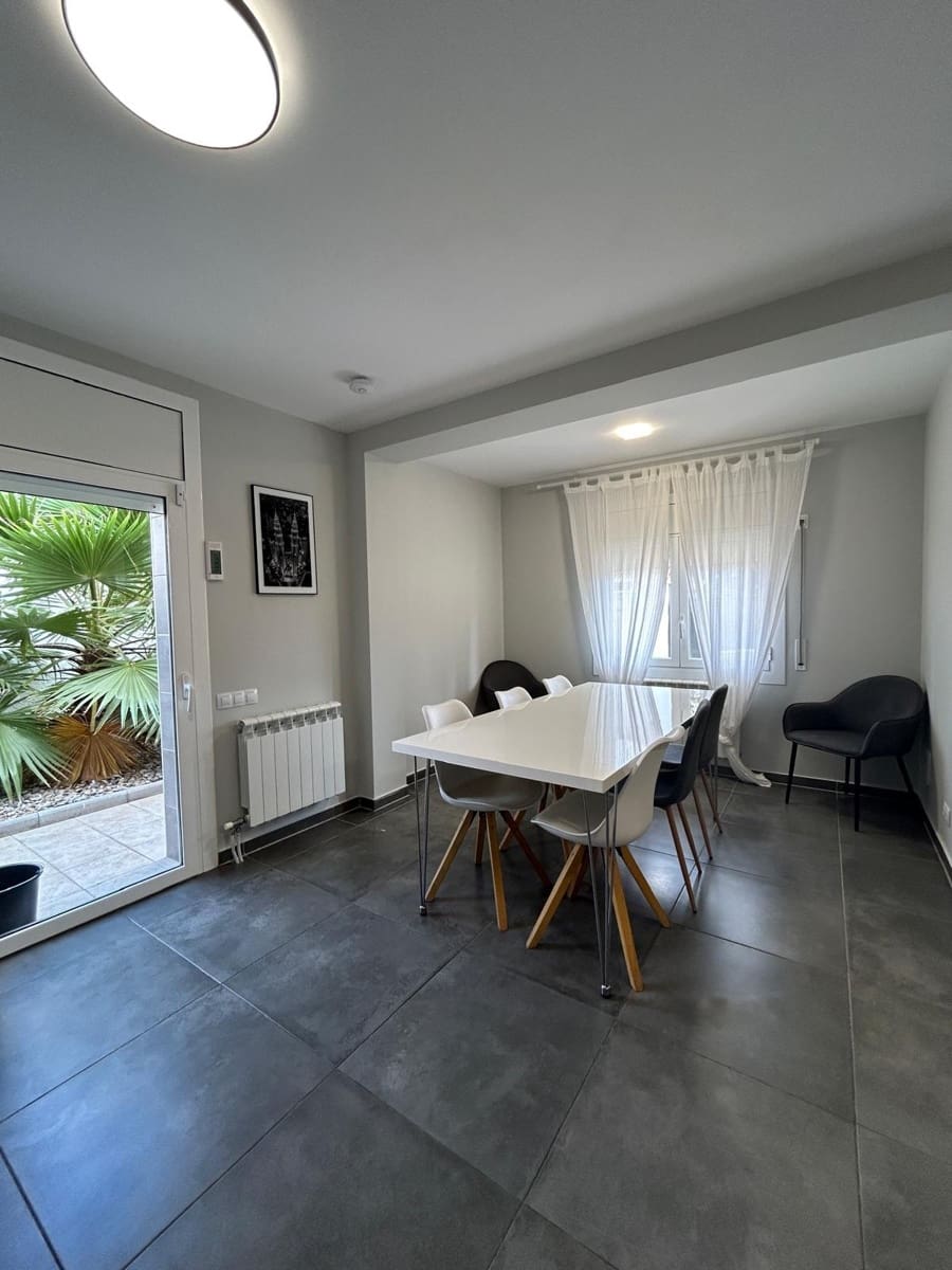 4 makuuhuone Huvila myytävänä paikassa Calafell mukana uima-altaan 
autotalli - 536 000 € (Ref: 9778494)