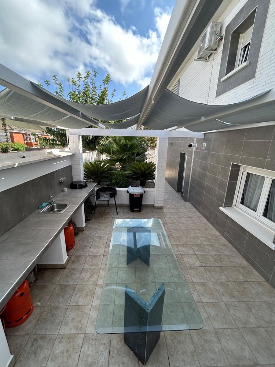 4 makuuhuone Huvila myytävänä paikassa Calafell mukana uima-altaan 
autotalli - 536 000 € (Ref: 9778494)