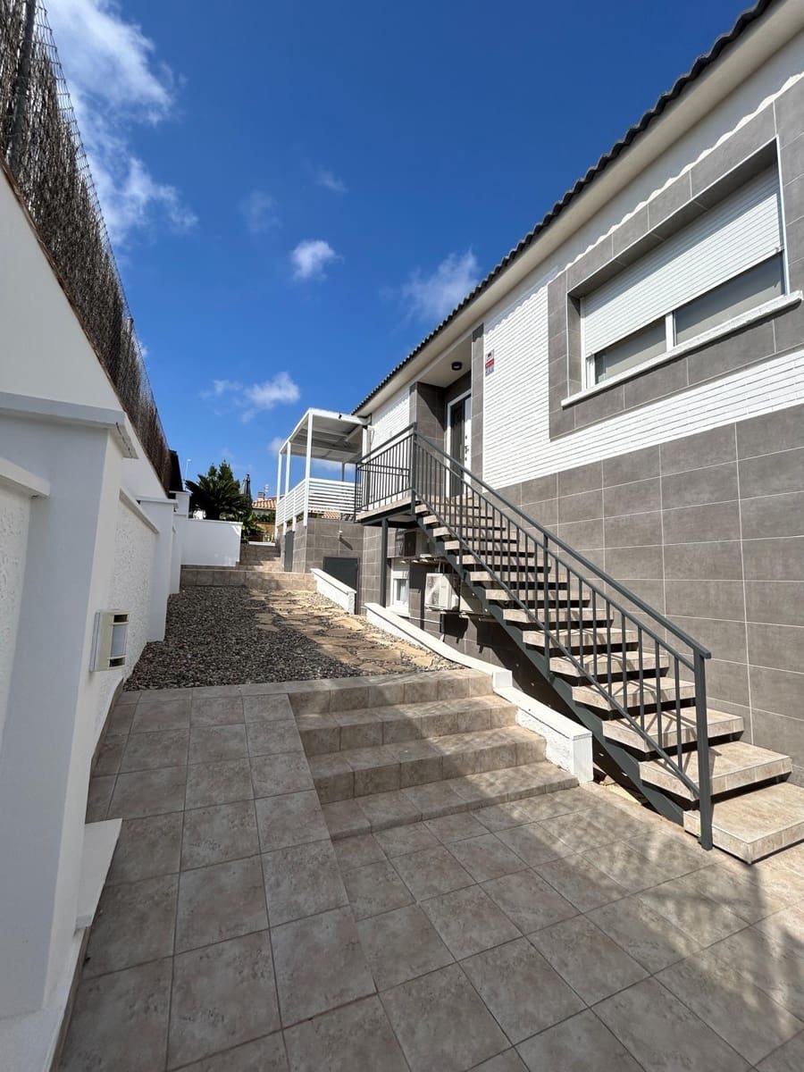 4 makuuhuone Huvila myytävänä paikassa Calafell mukana uima-altaan 
autotalli - 536 000 € (Ref: 9778494)