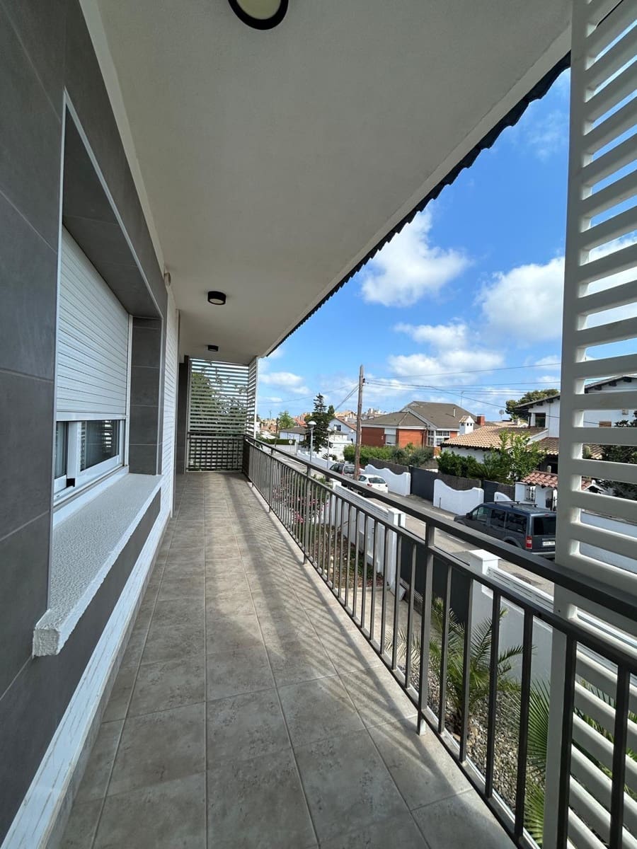 4 makuuhuone Huvila myytävänä paikassa Calafell mukana uima-altaan 
autotalli - 536 000 € (Ref: 9778494)