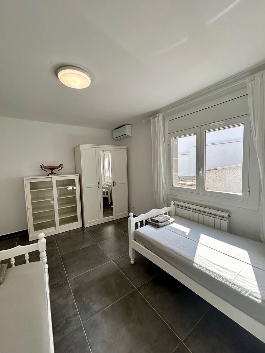 4 makuuhuone Huvila myytävänä paikassa Calafell mukana uima-altaan 
autotalli - 536 000 € (Ref: 9778494)