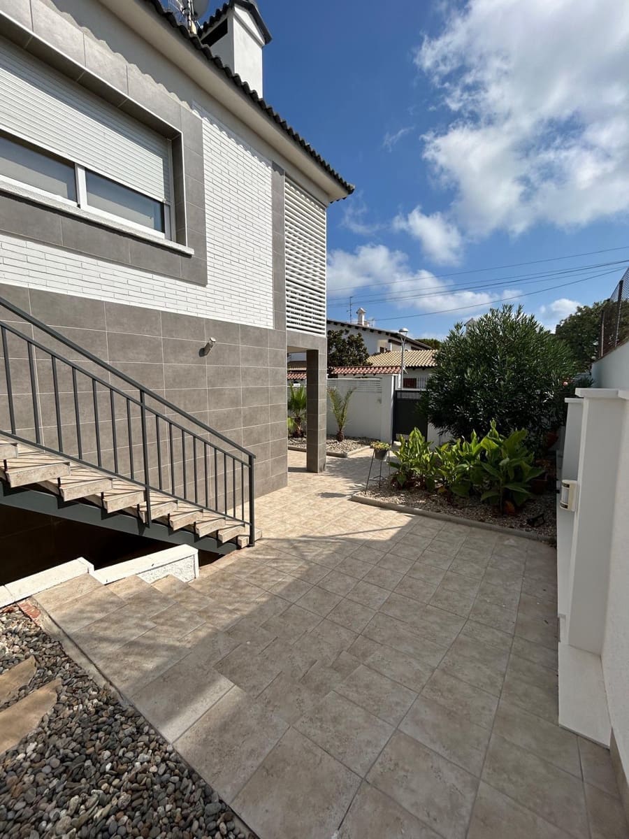 4 makuuhuone Huvila myytävänä paikassa Calafell mukana uima-altaan 
autotalli - 536 000 € (Ref: 9778494)