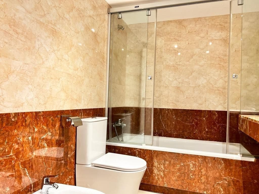 4 sypialnia Mieszkanie do wynajęcia w Sitges z basenem garażem - 3 850 € (Ref: 9778505)