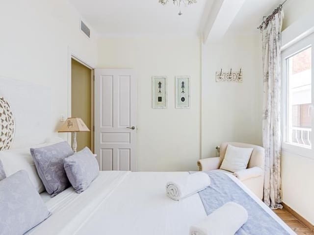 5 bedroom Apartment for rent in Sitges with pool - € 5,500 (Ref: 9778513)