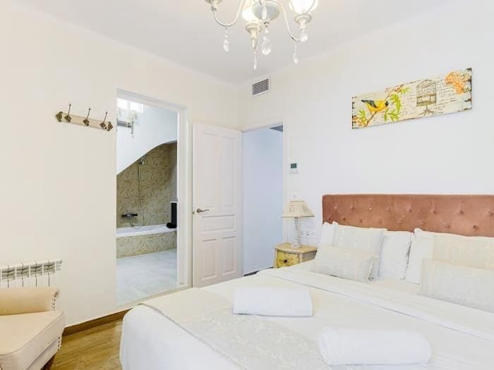 5 bedroom Apartment for rent in Sitges with pool - € 5,500 (Ref: 9778513)