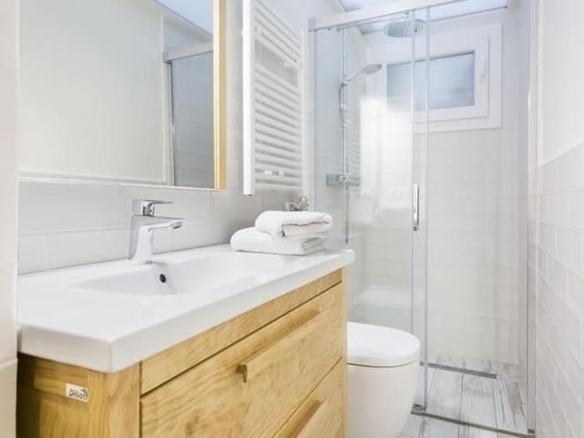 4 slaapkamer Flat te huur in Sitges - € 5.500 (Ref: 9778514)