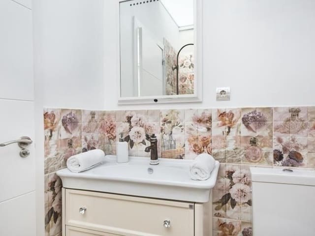 4 slaapkamer Appartement te huur in Sitges - € 4.950 (Ref: 9778515)