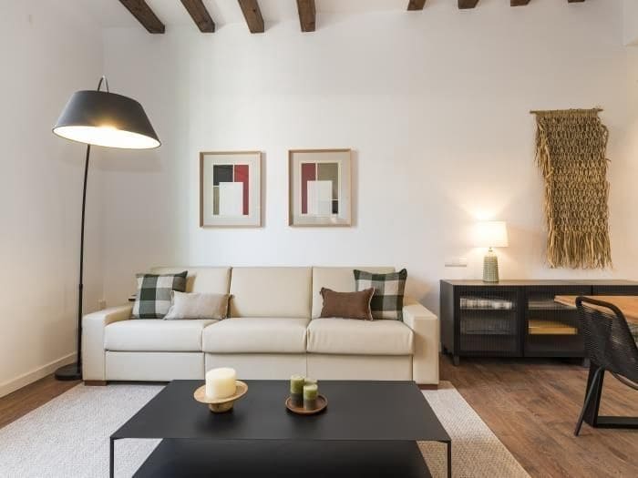 6 bedroom Flat for rent in Sitges - € 3,000 (Ref: 9778518)