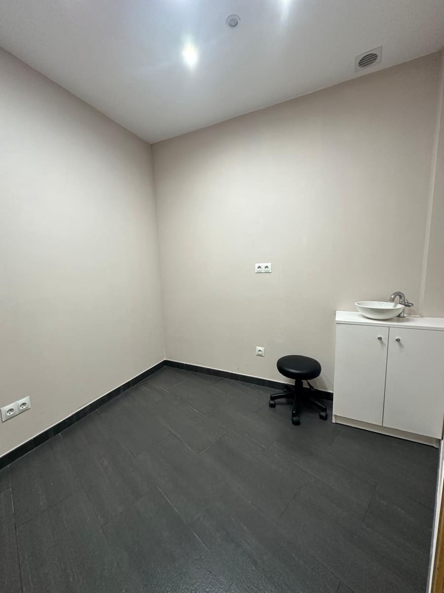 Erhverv til leje i Sitges - € 1.600 (Ref: 9827155)