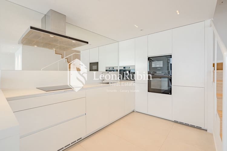 2 soveværelse Lejlighed til salg i Los Gigantes med swimmingpool garage - € 895.000 (Ref: 8973431)