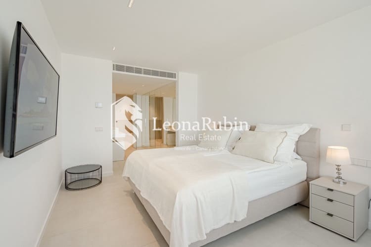 2 soveværelse Lejlighed til salg i Los Gigantes med swimmingpool garage - € 895.000 (Ref: 8973431)