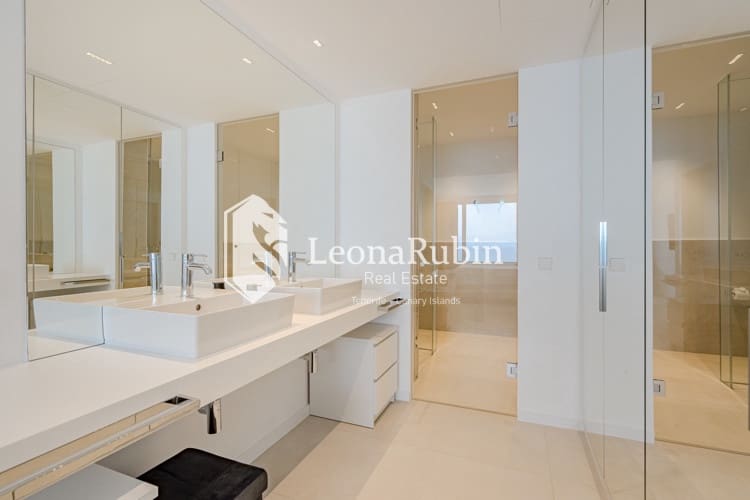 2 soveværelse Lejlighed til salg i Los Gigantes med swimmingpool garage - € 895.000 (Ref: 8973431)