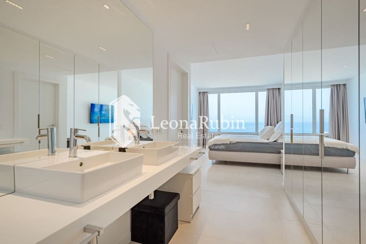 2 soveværelse Lejlighed til salg i Los Gigantes med swimmingpool garage - € 895.000 (Ref: 8973431)