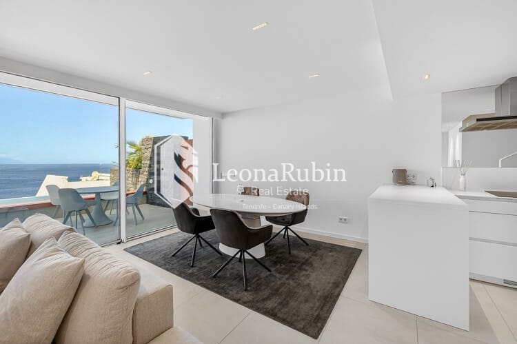 2 bedroom Flat for sale in Los Gigantes with pool garage - € 895,000 (Ref: 8973431)