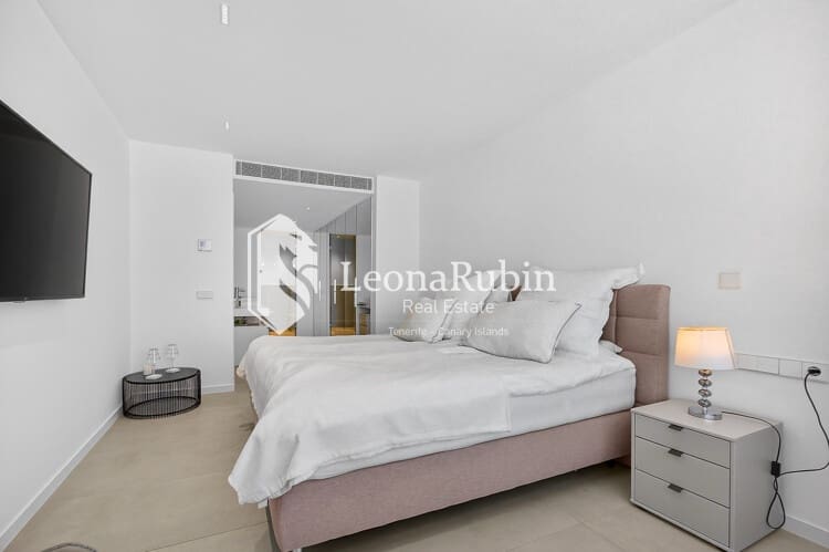 2 bedroom Flat for sale in Los Gigantes with pool garage - € 895,000 (Ref: 8973431)