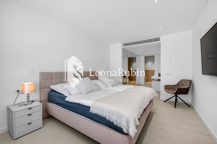 2 bedroom Flat for sale in Los Gigantes with pool garage - € 895,000 (Ref: 8973431)