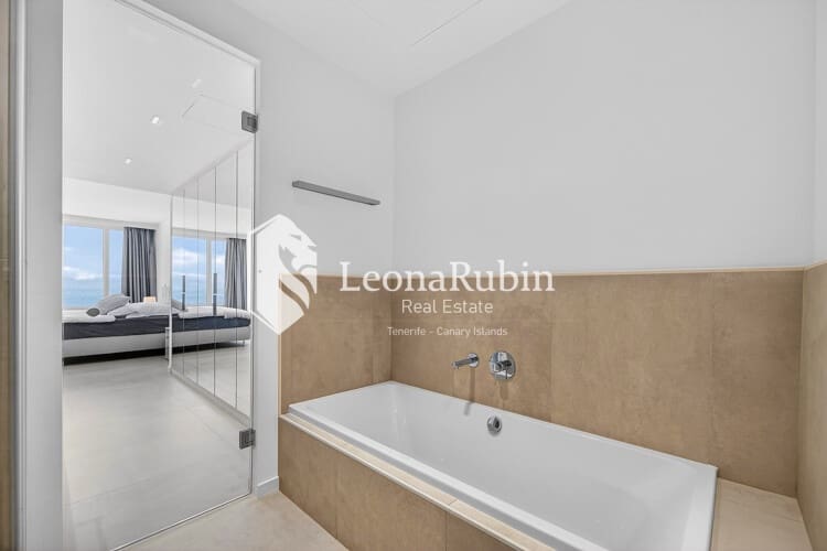 2 bedroom Flat for sale in Los Gigantes with pool garage - € 895,000 (Ref: 8973431)