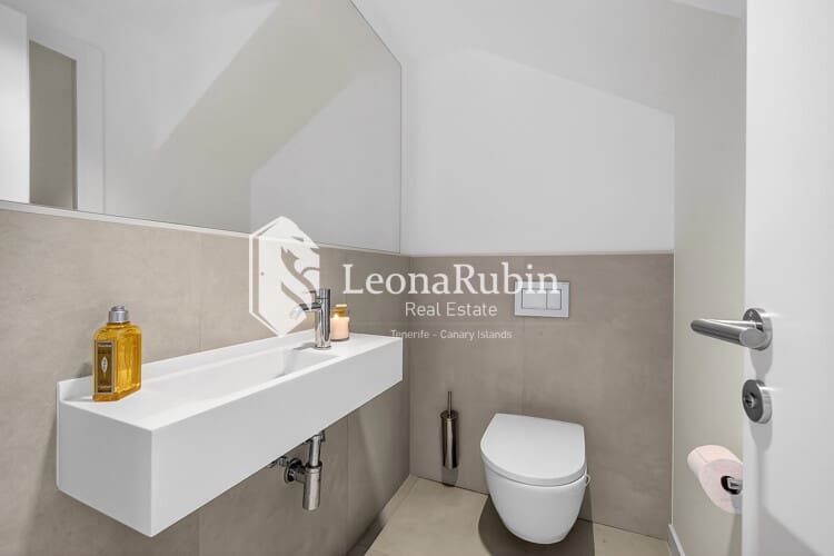 2 bedroom Flat for sale in Los Gigantes with pool garage - € 895,000 (Ref: 8973431)