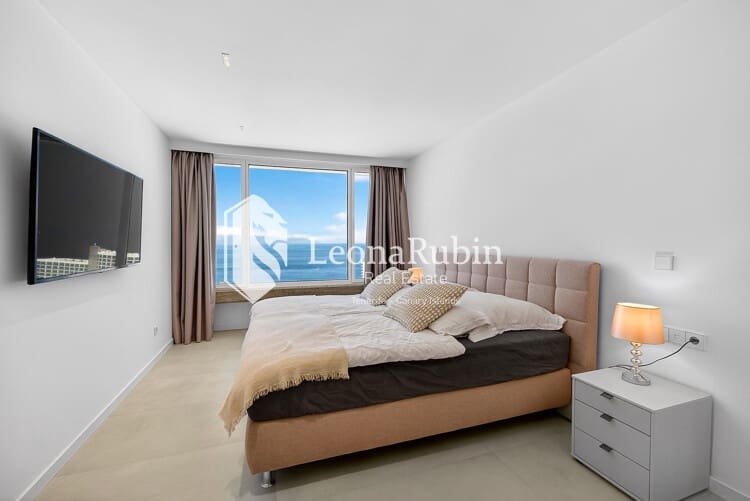2 bedroom Flat for sale in Los Gigantes with pool garage - € 895,000 (Ref: 8973431)