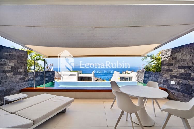 2 bedroom Flat for sale in Los Gigantes with pool garage - € 895,000 (Ref: 8973431)