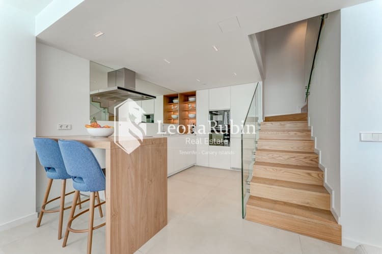 2 soveværelse Penthouse til salg i Los Gigantes med swimmingpool - € 1.345.000 (Ref: 9532740)