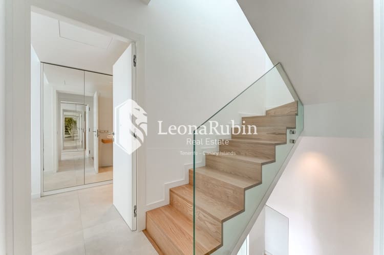 2 soveværelse Penthouse til salg i Los Gigantes med swimmingpool - € 1.345.000 (Ref: 9532740)