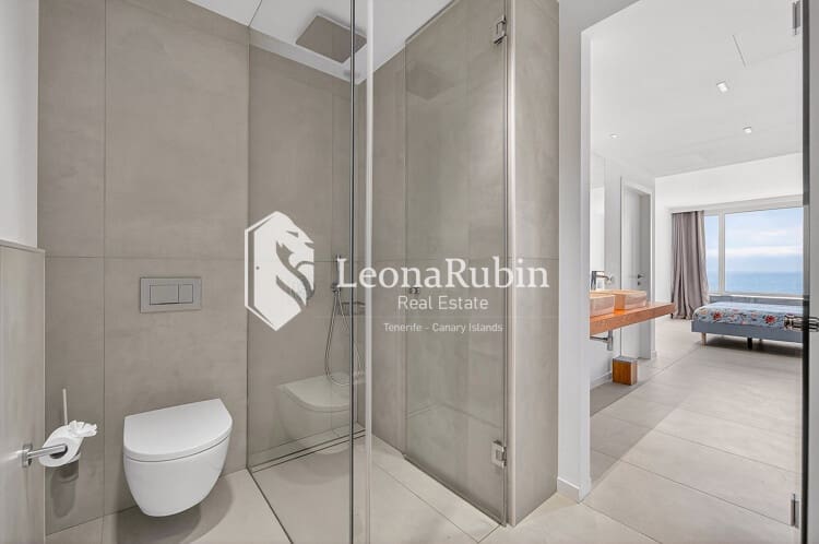 2 bedroom Flat for sale in Los Gigantes with pool - € 995,000 (Ref: 9834591)