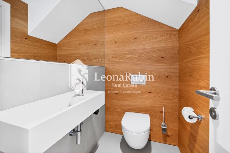 2 bedroom Flat for sale in Los Gigantes with pool - € 995,000 (Ref: 9834591)