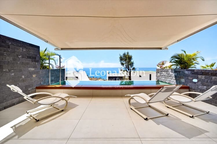 2 bedroom Flat for sale in Los Gigantes with pool - € 995,000 (Ref: 9834591)