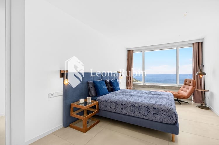 2 bedroom Flat for sale in Los Gigantes with pool - € 995,000 (Ref: 9834591)