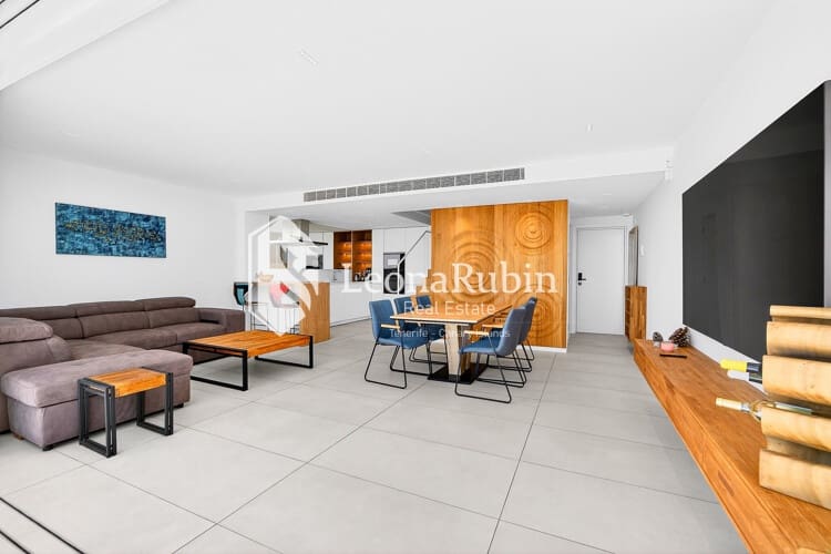 2 bedroom Flat for sale in Los Gigantes with pool - € 995,000 (Ref: 9834591)