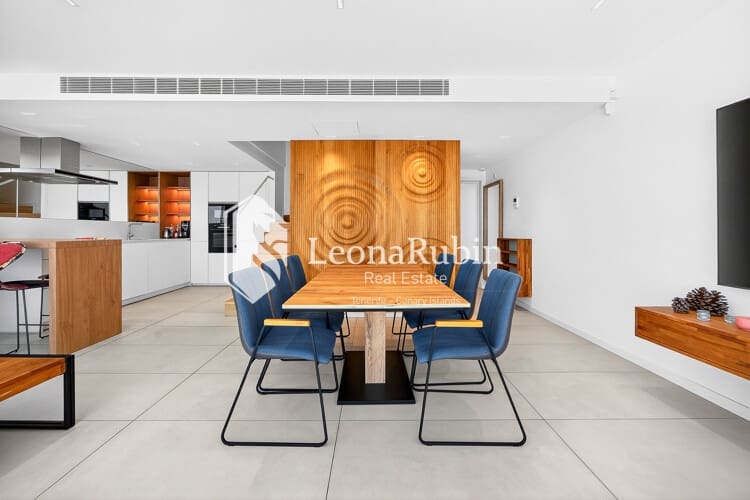 2 bedroom Flat for sale in Los Gigantes with pool - € 995,000 (Ref: 9834591)
