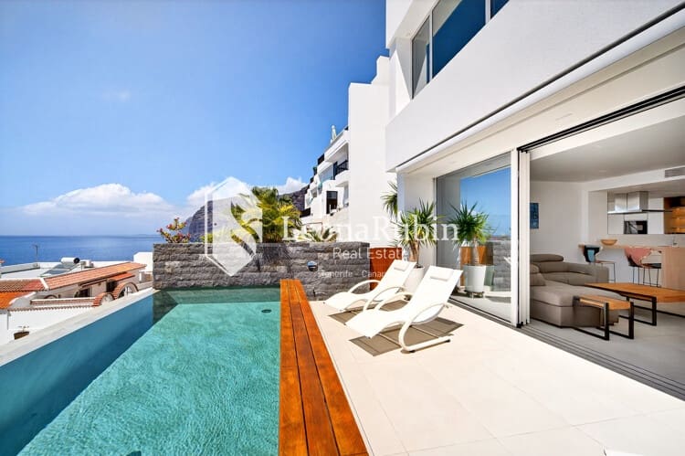 2 bedroom Flat for sale in Los Gigantes with pool - € 995,000 (Ref: 9834591)