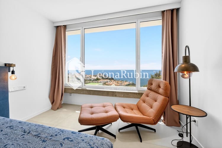 2 bedroom Flat for sale in Los Gigantes with pool - € 995,000 (Ref: 9834591)