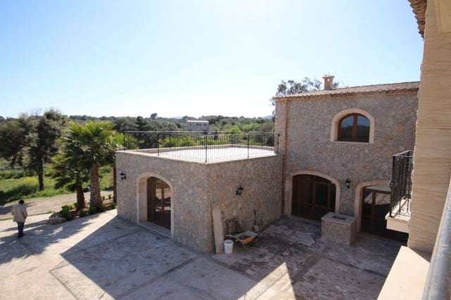 9 bedroom Villa for sale in Artà - € 3,000,000 (Ref: 8546442)