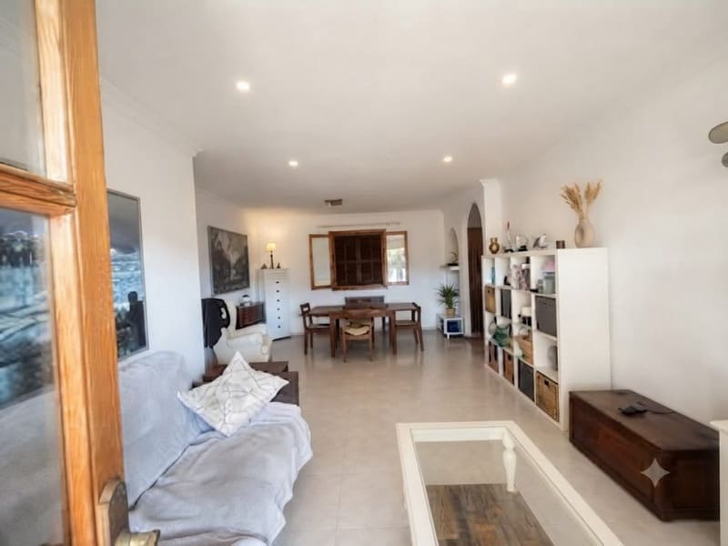 3 bedroom Flat for sale in Cala Ratjada with garage - € 345,000 (Ref: 10007099)