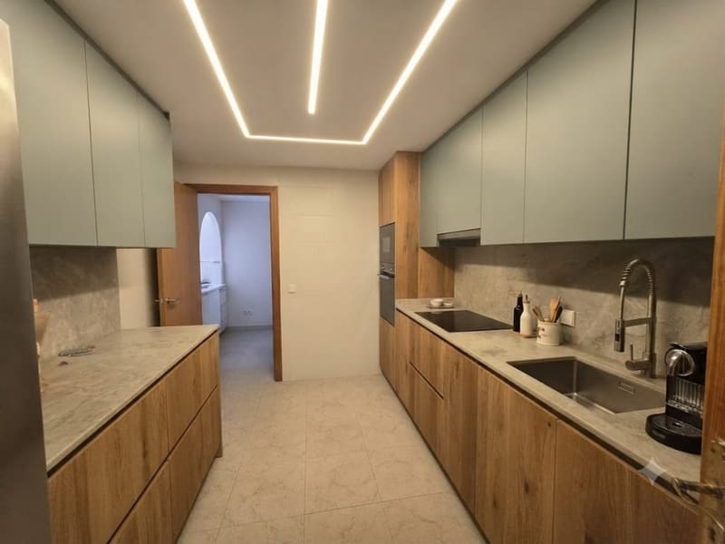 3 bedroom Flat for sale in Cala Ratjada with garage - € 345,000 (Ref: 10007099)