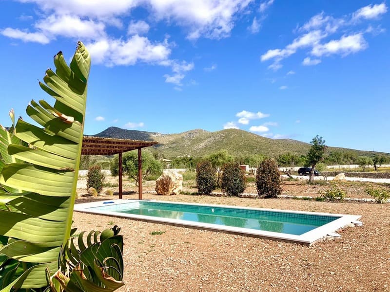 3 sovrum Finca/Hus på landet till salu i Cala Ratjada med pool garage - 2 850 000 € (Ref: 10045686)