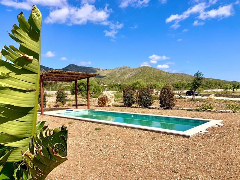 3 sovrum Finca/Hus på landet till salu i Cala Ratjada med pool garage - 2 850 000 € (Ref: 10045686)