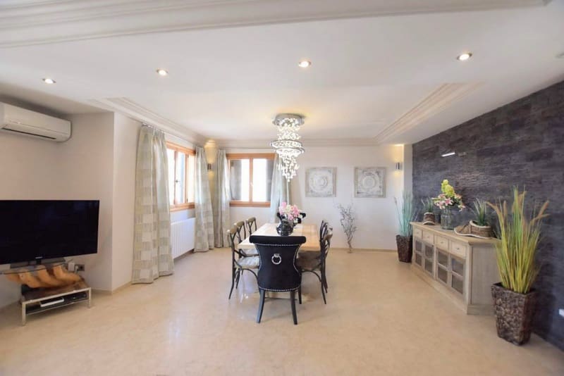 4 soverom Villa til salgs i Cala Ratjada med svømmebasseng garasje - € 1 100 000 (Ref: 7662345)