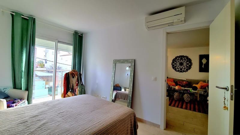 2 soveværelse Lejlighed til salg i Cala Ratjada med swimmingpool garage - € 355.000 (Ref: 8043813)